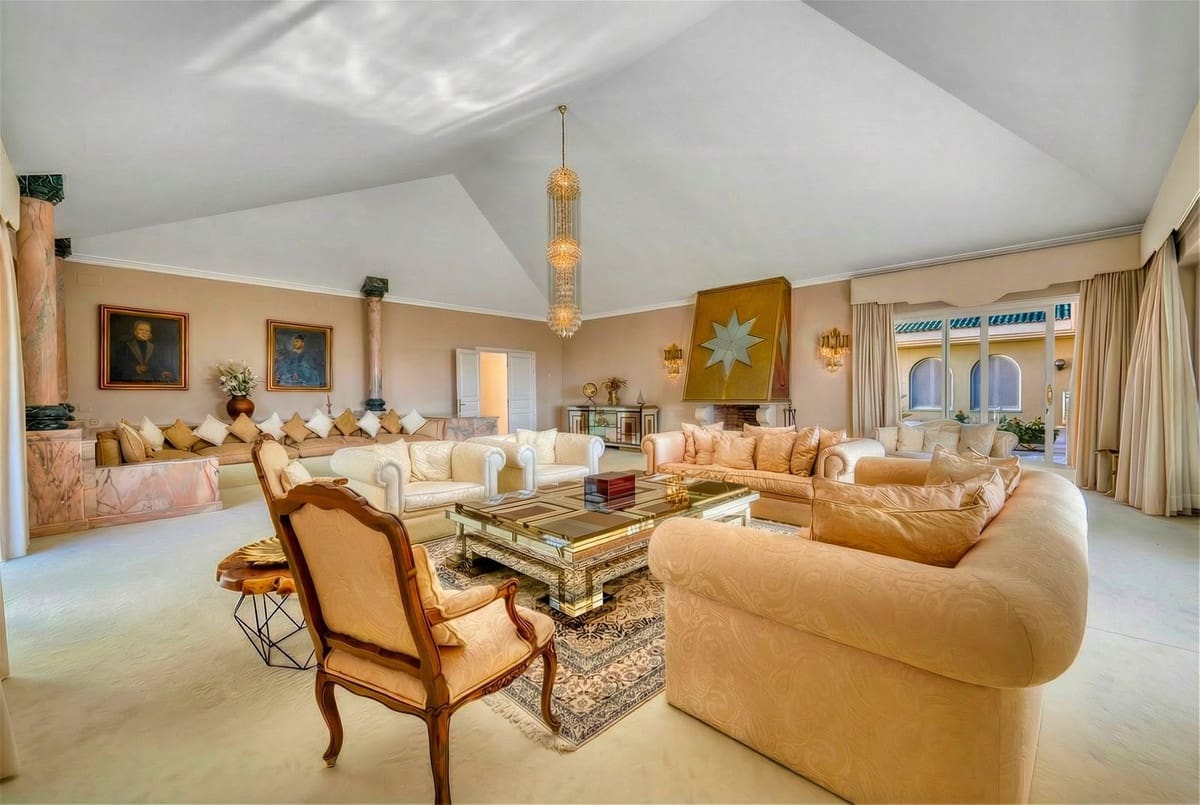 10 camera da letto Villa in vendita in Rio Real con garage - 12.000.000 € (Rif: 9080915)