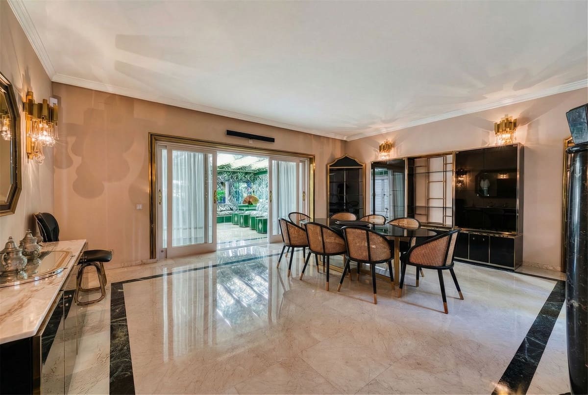 10 camera da letto Villa in vendita in Rio Real con garage - 12.000.000 € (Rif: 9080915)