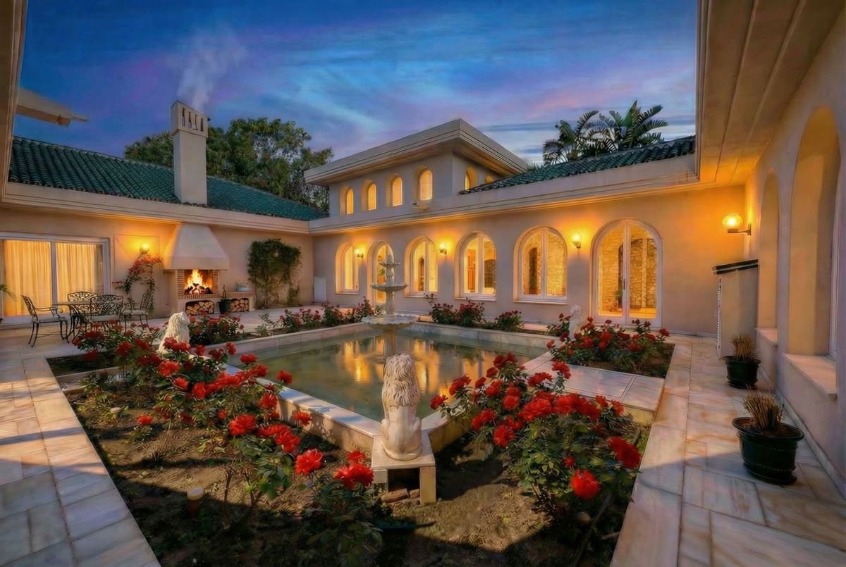 10 bedroom Villa for sale in Rio Real with garage - € 12,000,000 (Ref: 9080915)