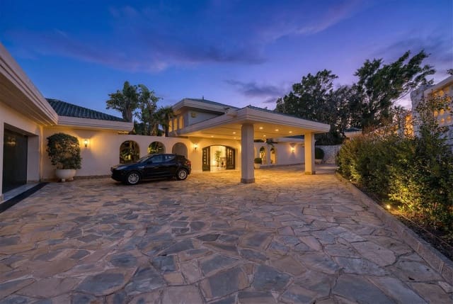 10 soveværelse Villa til salg i Río Real, Marbella med garage - € 12.000.000 (Ref: 9080915)