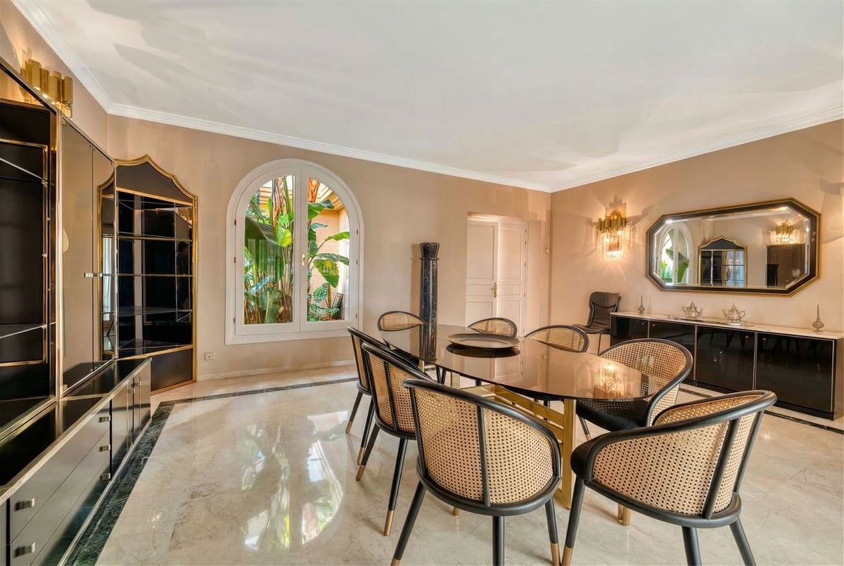 10 bedroom Villa for sale in Rio Real with garage - € 12,000,000 (Ref: 9080915)