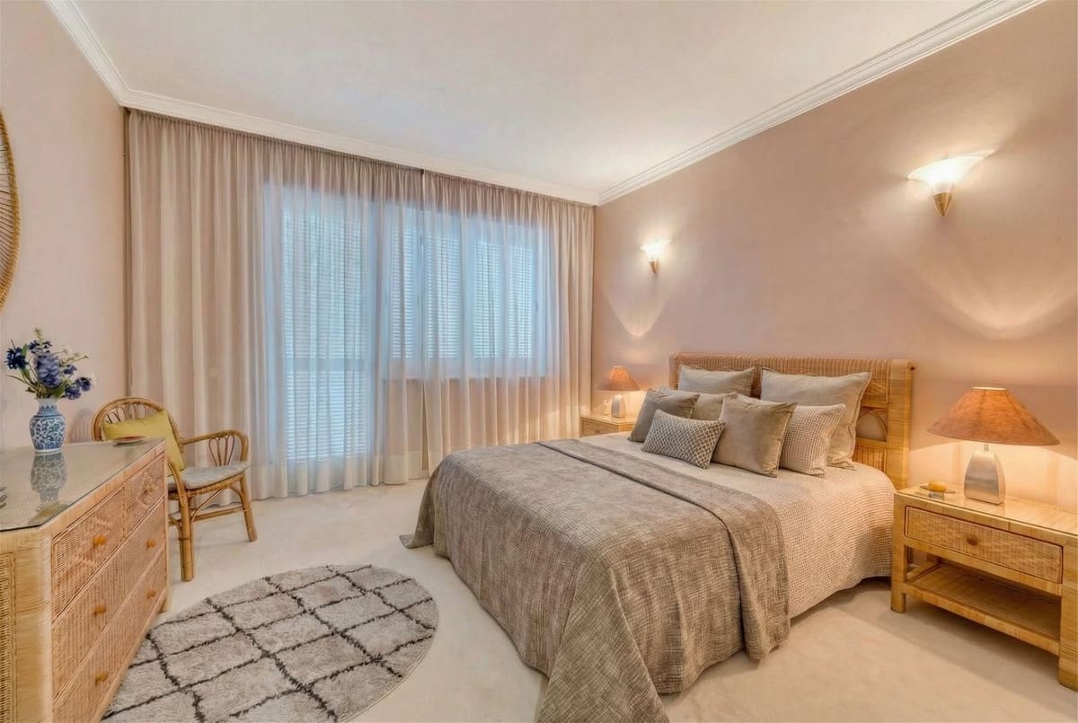 10 bedroom Villa for sale in Rio Real with garage - € 12,000,000 (Ref: 9080915)