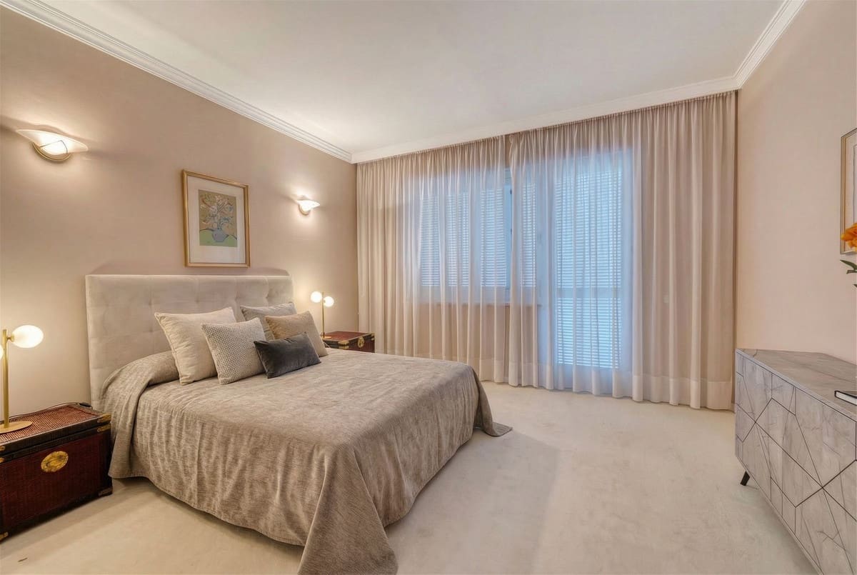 10 bedroom Villa for sale in Rio Real with garage - € 12,000,000 (Ref: 9080915)