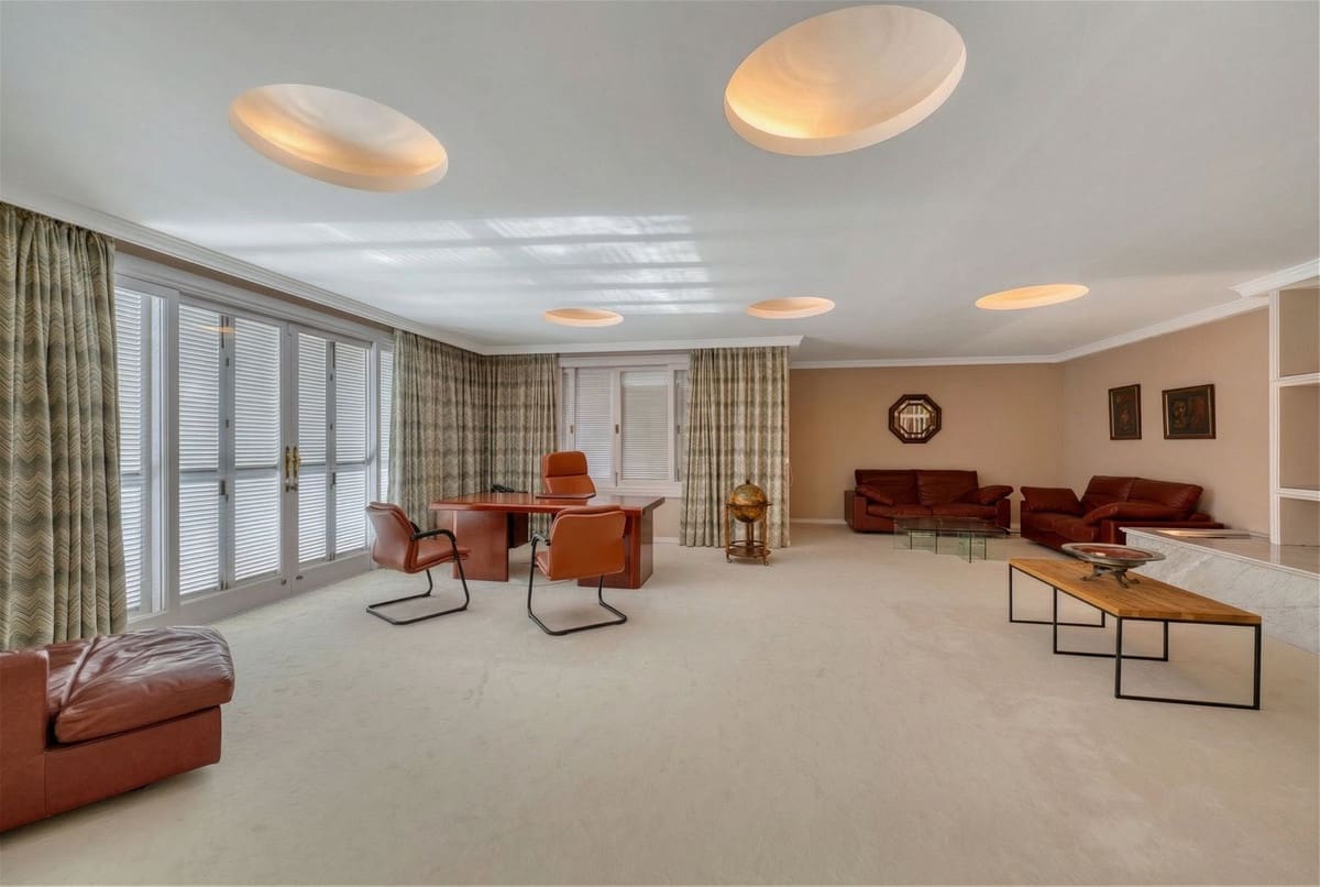 10 bedroom Villa for sale in Rio Real with garage - € 12,000,000 (Ref: 9080915)