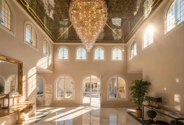 10 soveværelse Villa til salg i Río Real, Marbella med garage - € 12.000.000 (Ref: 9080915)