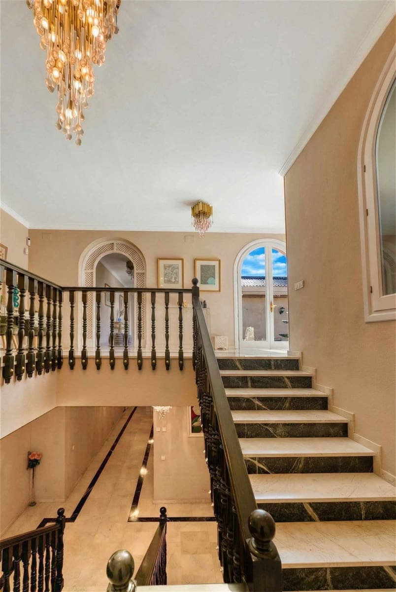 10 bedroom Villa for sale in Rio Real with garage - € 12,000,000 (Ref: 9080915)