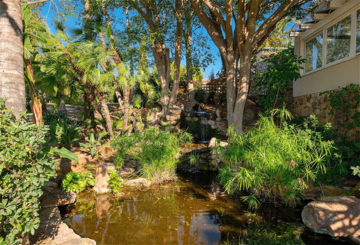 10 bedroom Villa for sale in Rio Real with garage - € 12,000,000 (Ref: 9080915)