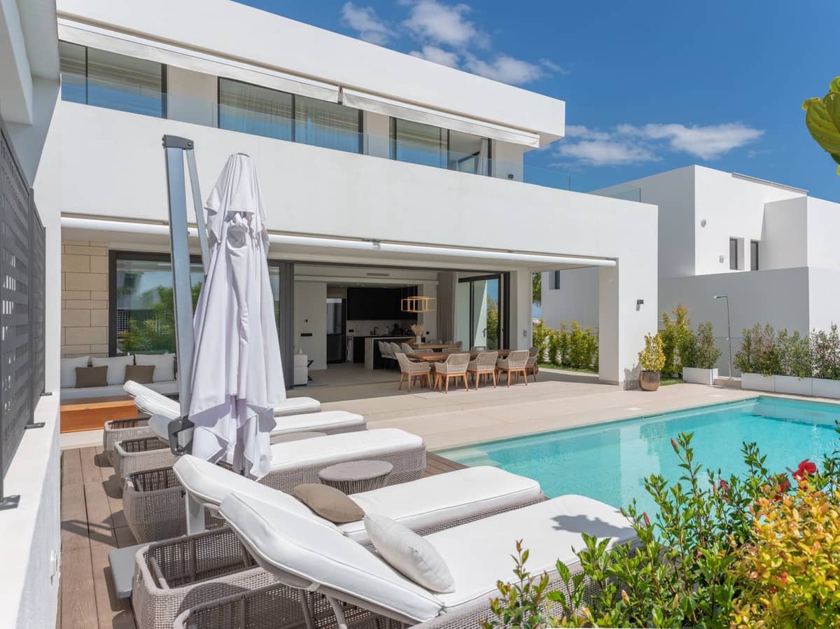 Chalet de 4 habitaciones en Río Real en venta - 2.700.000 € (Ref: 9080917)