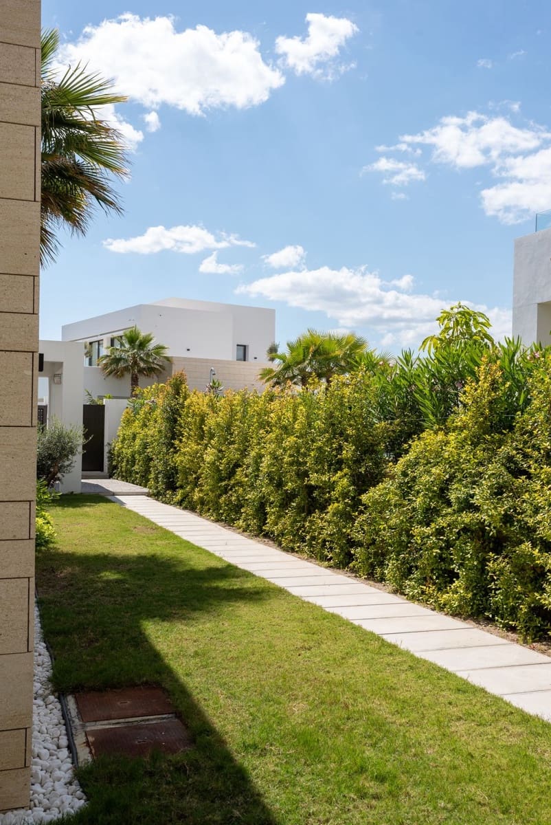 Chalet de 4 habitaciones en Río Real en venta - 2.700.000 € (Ref: 9080917)