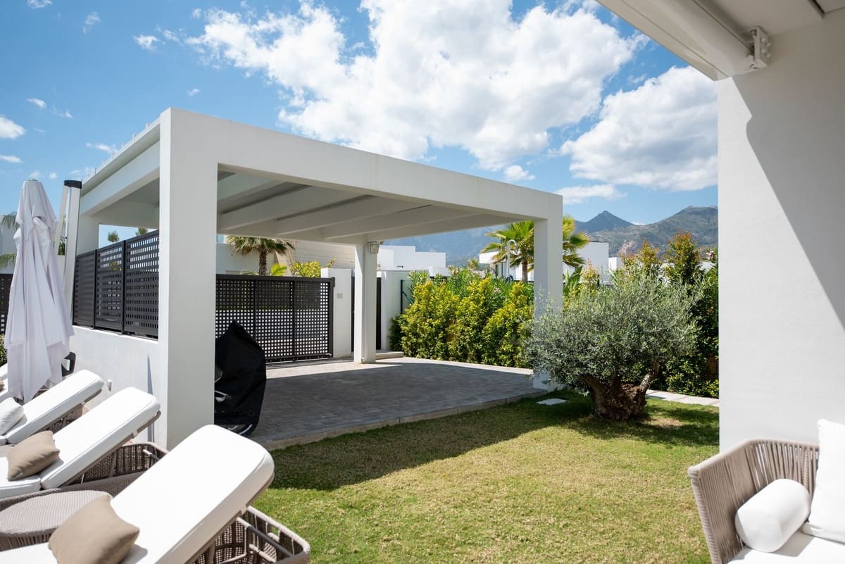 Chalet de 4 habitaciones en Río Real en venta - 2.700.000 € (Ref: 9080917)
