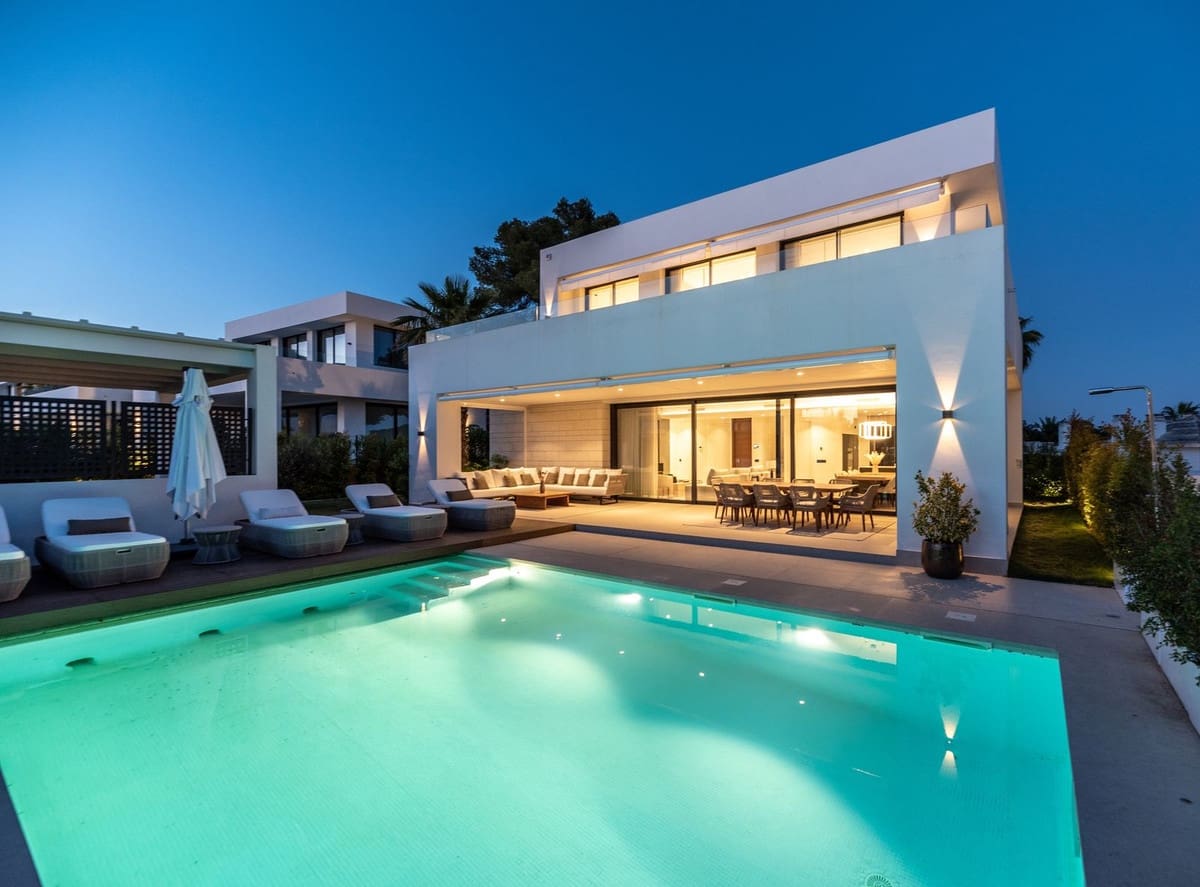Chalet de 4 habitaciones en Río Real en venta - 2.700.000 € (Ref: 9080917)
