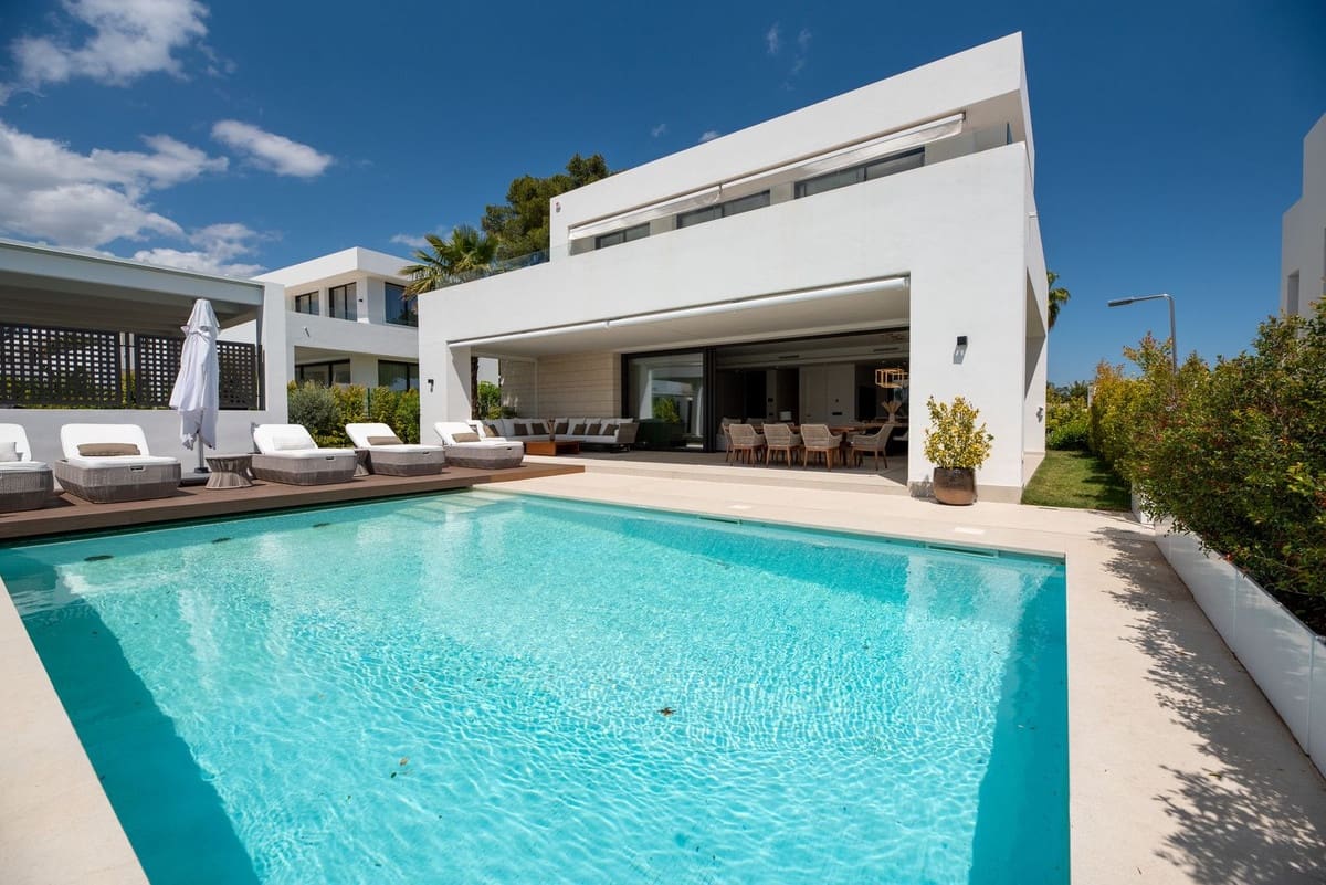 Chalet de 4 habitaciones en Río Real en venta - 2.700.000 € (Ref: 9080917)
