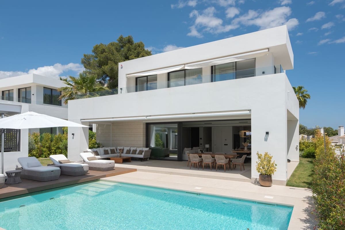 Chalet de 4 habitaciones en Río Real en venta - 2.700.000 € (Ref: 9080917)