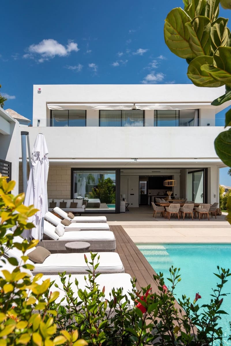 Chalet de 4 habitaciones en Río Real en venta - 2.700.000 € (Ref: 9080917)