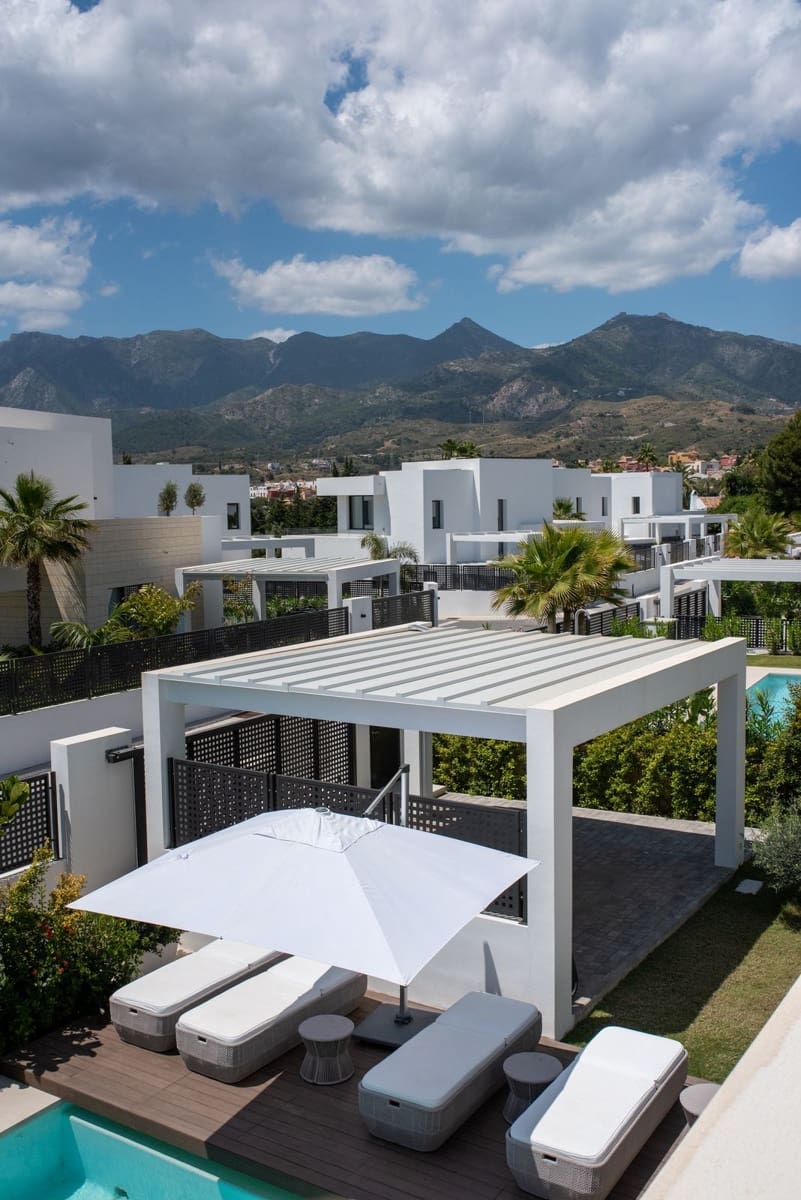 Chalet de 4 habitaciones en Río Real en venta - 2.700.000 € (Ref: 9080917)