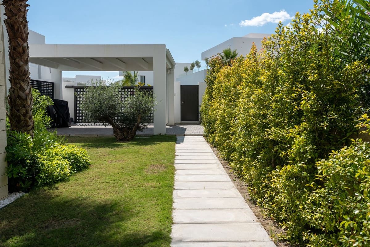Chalet de 4 habitaciones en Río Real en venta - 2.700.000 € (Ref: 9080917)