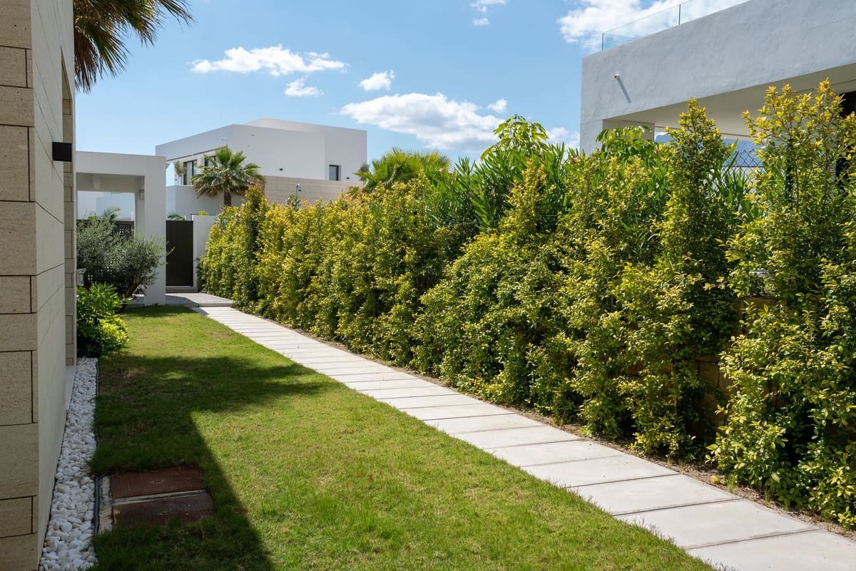 Chalet de 4 habitaciones en Río Real en venta - 2.700.000 € (Ref: 9080917)