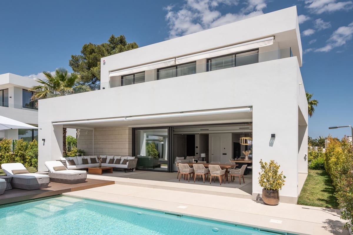 Chalet de 4 habitaciones en Río Real en venta - 2.700.000 € (Ref: 9080917)