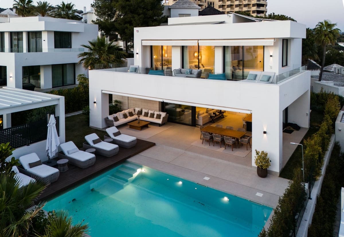 Chalet de 4 habitaciones en Río Real en venta - 2.700.000 € (Ref: 9080917)