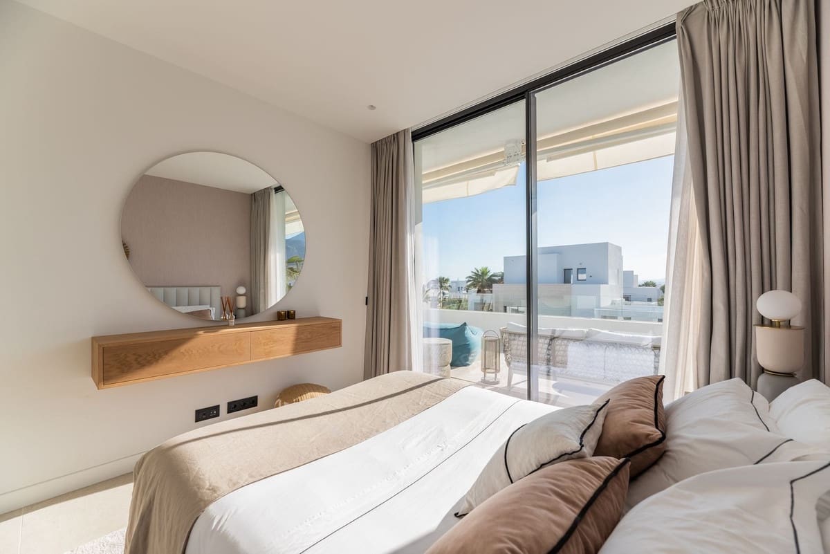 Chalet de 4 habitaciones en Río Real en venta - 2.700.000 € (Ref: 9080917)