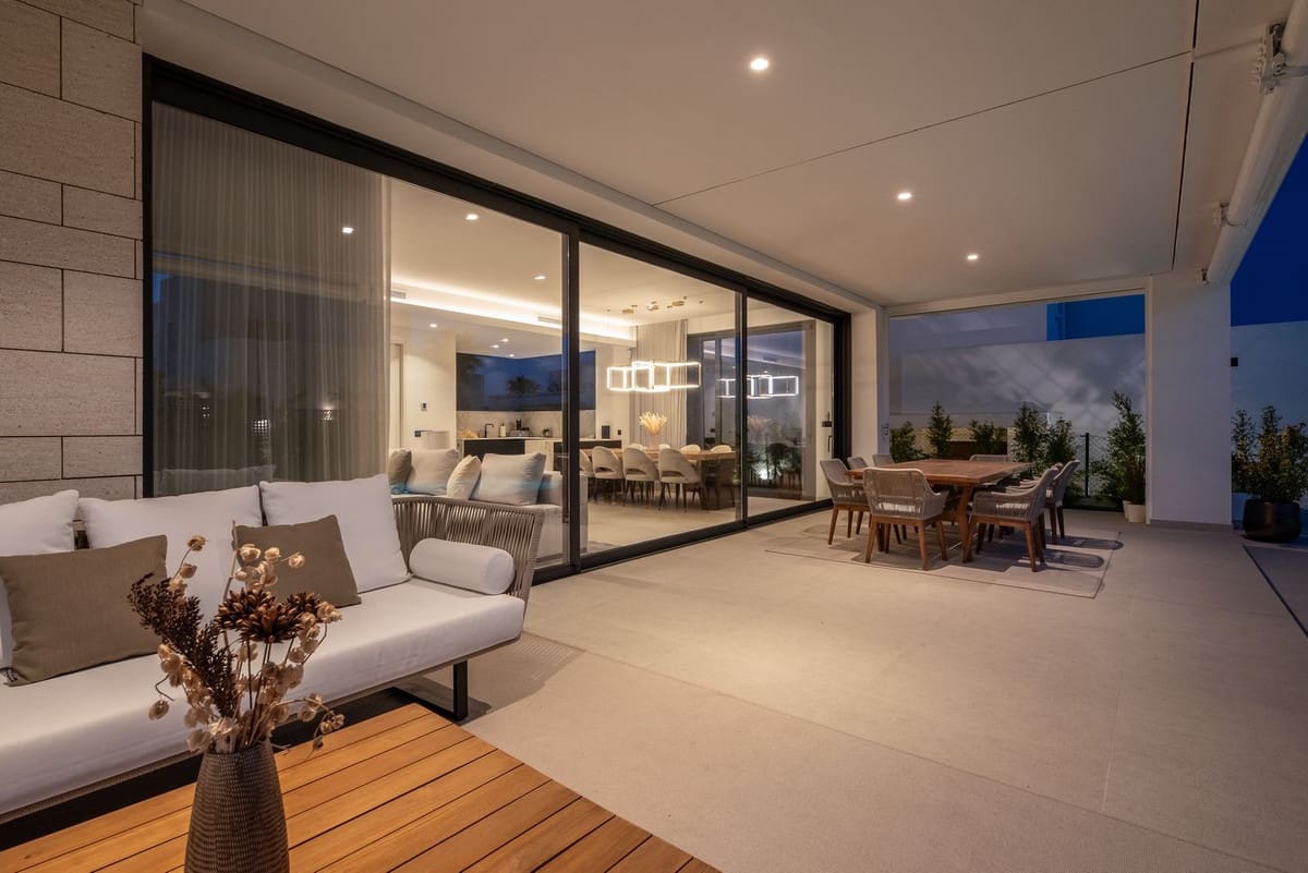 Chalet de 4 habitaciones en Río Real en venta - 2.700.000 € (Ref: 9080917)