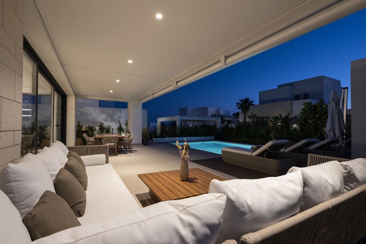 Chalet de 4 habitaciones en Río Real en venta - 2.700.000 € (Ref: 9080917)