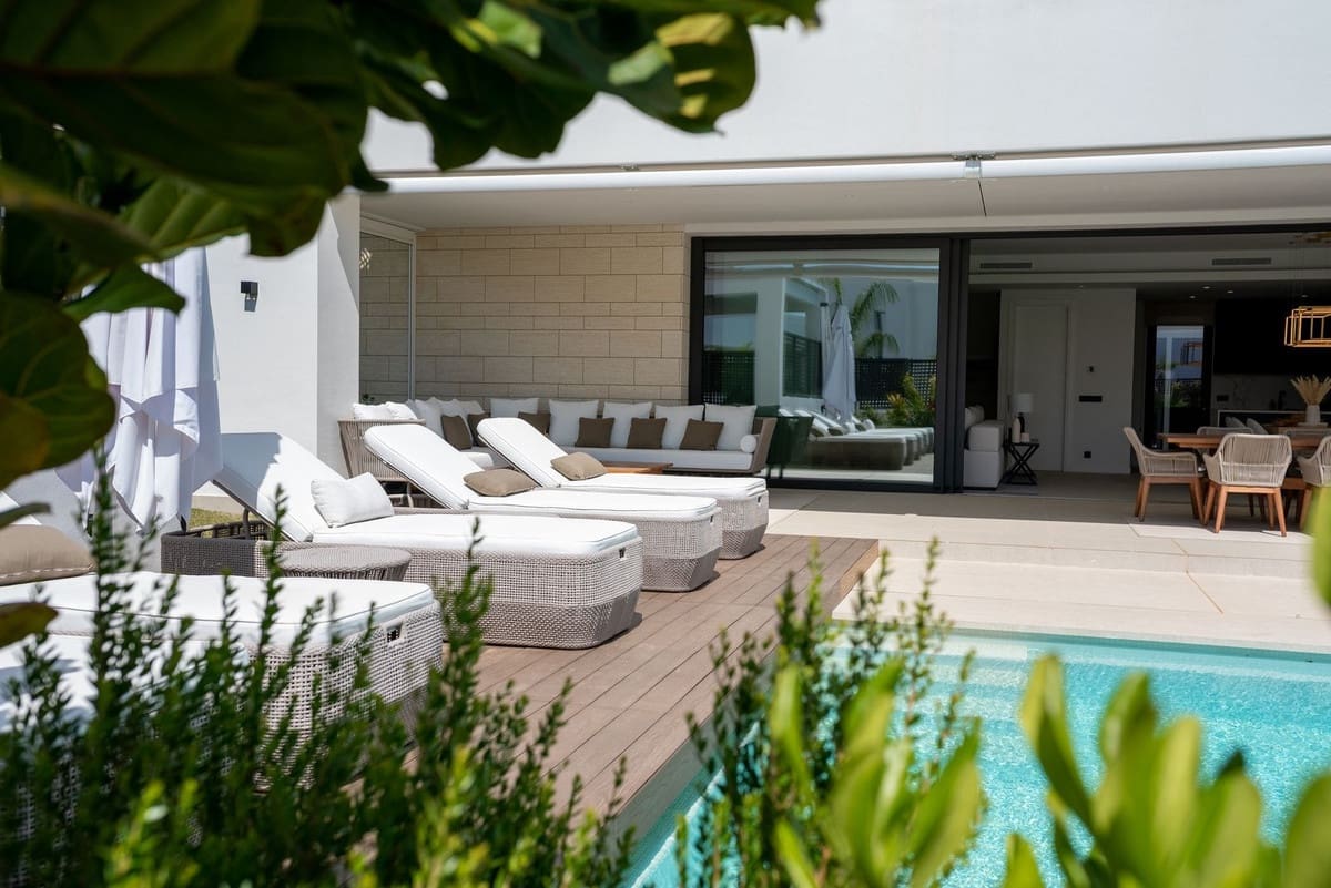 Chalet de 4 habitaciones en Río Real en venta - 2.700.000 € (Ref: 9080917)
