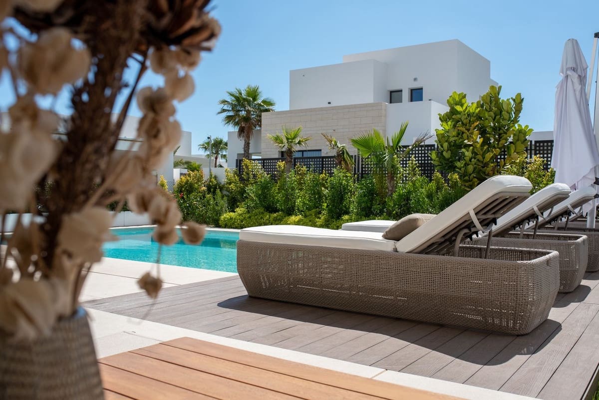 Chalet de 4 habitaciones en Río Real en venta - 2.700.000 € (Ref: 9080917)