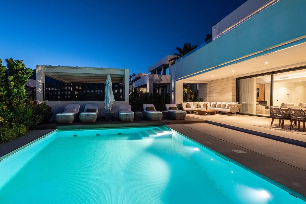 Chalet de 4 habitaciones en Río Real en venta - 2.700.000 € (Ref: 9080917)