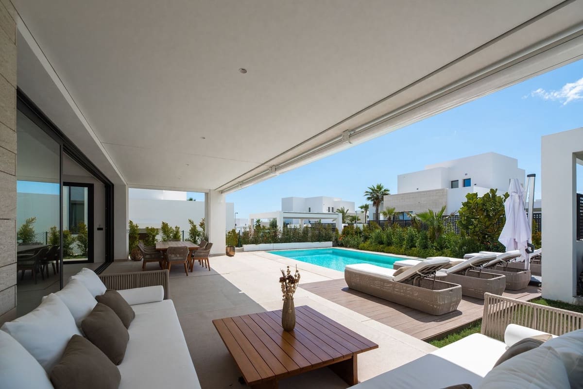Chalet de 4 habitaciones en Río Real en venta - 2.700.000 € (Ref: 9080917)
