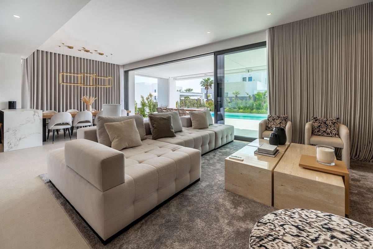 Chalet de 4 habitaciones en Río Real en venta - 2.700.000 € (Ref: 9080917)