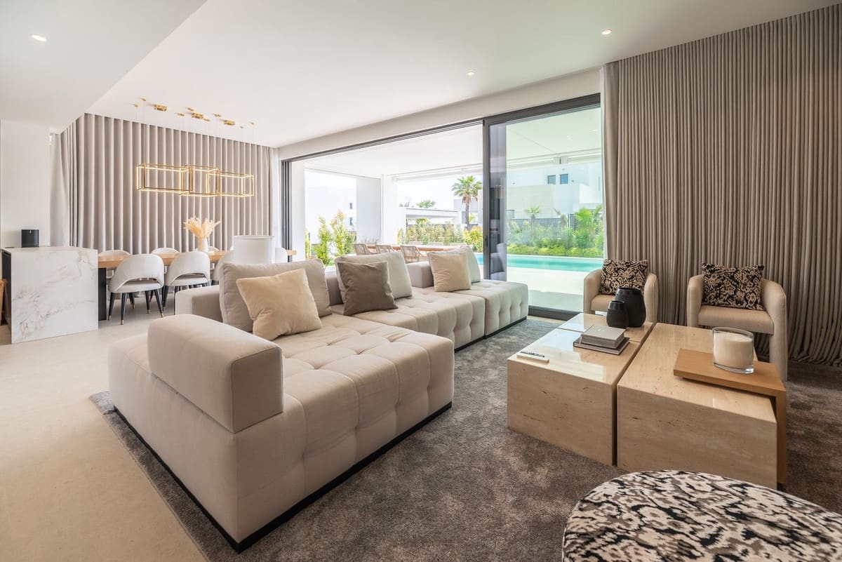 Chalet de 4 habitaciones en Río Real en venta - 2.700.000 € (Ref: 9080917)