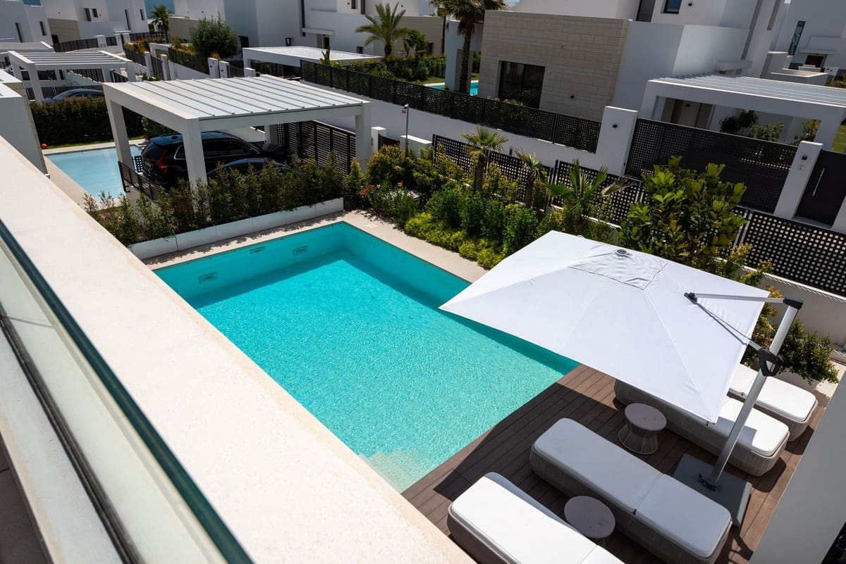 Chalet de 4 habitaciones en Río Real en venta - 2.700.000 € (Ref: 9080917)