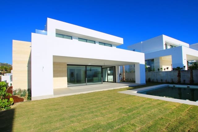 4 soveværelse Villa til salg i Río Real, Marbella - € 2.300.000 (Ref: 9080918)