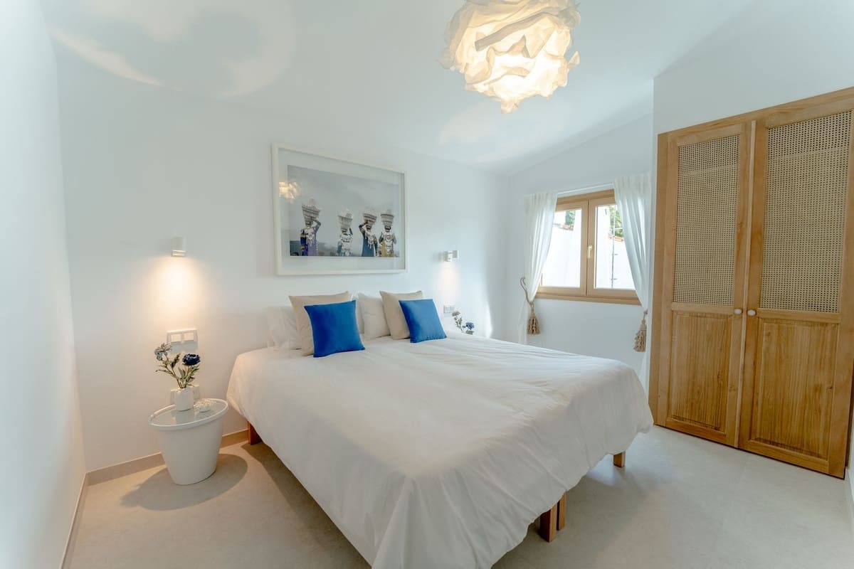 4 slaapkamer Villa te koop in Rio Real met garage - € 2.250.000 (Ref: 9080919)