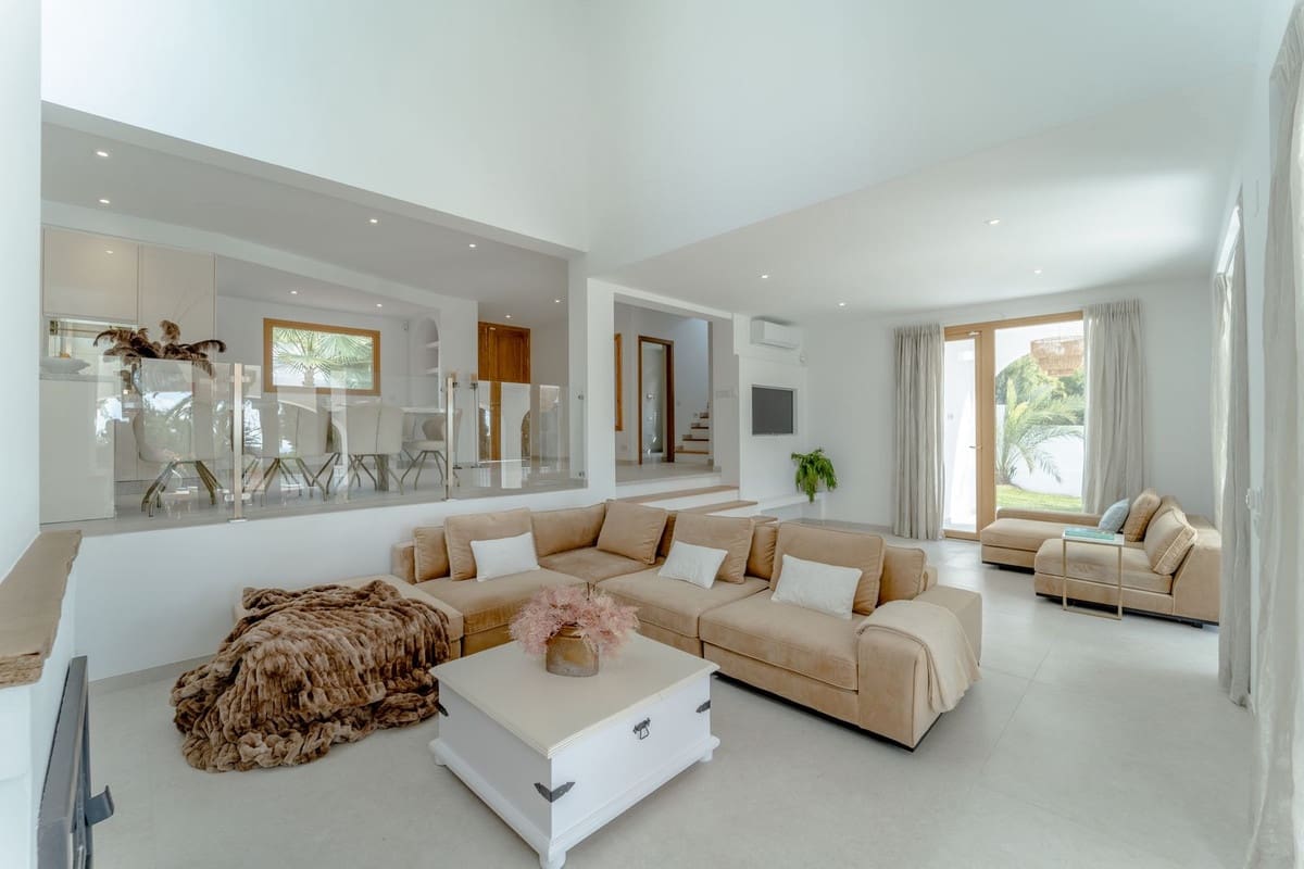 4 slaapkamer Villa te koop in Rio Real met garage - € 2.250.000 (Ref: 9080919)