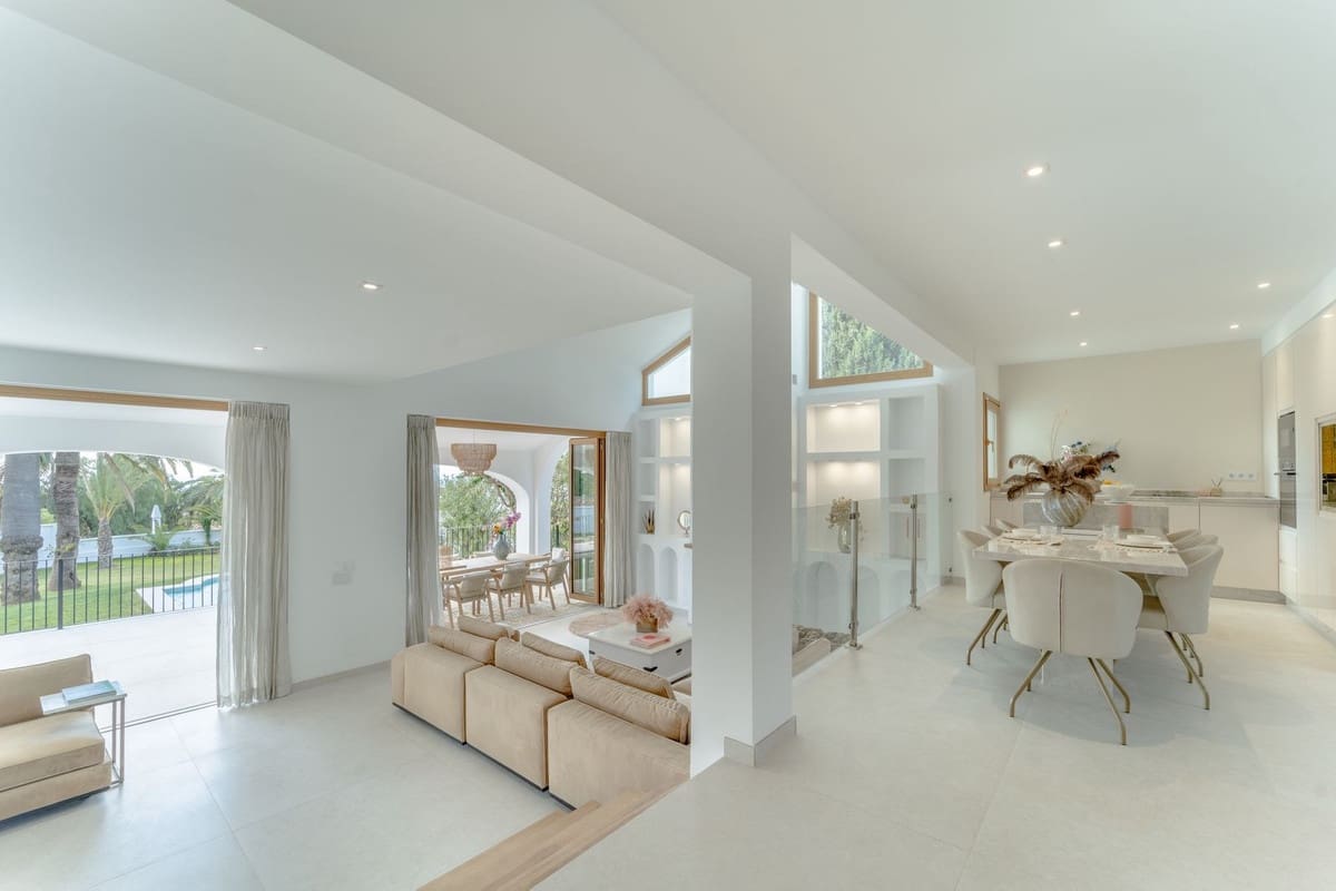 4 slaapkamer Villa te koop in Rio Real met garage - € 2.250.000 (Ref: 9080919)