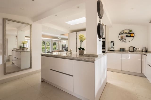 6 sypialnia Willa na sprzedaż w Río Real, Marbella - 1 895 000 € (Ref: 9080920)