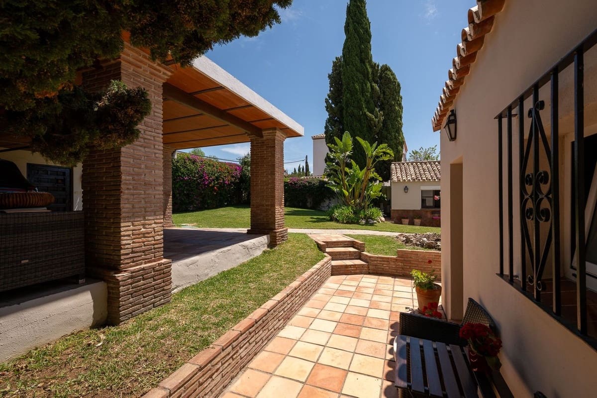 6 soveværelse Villa til salg i Rio Real - € 1.895.000 (Ref: 9080920)