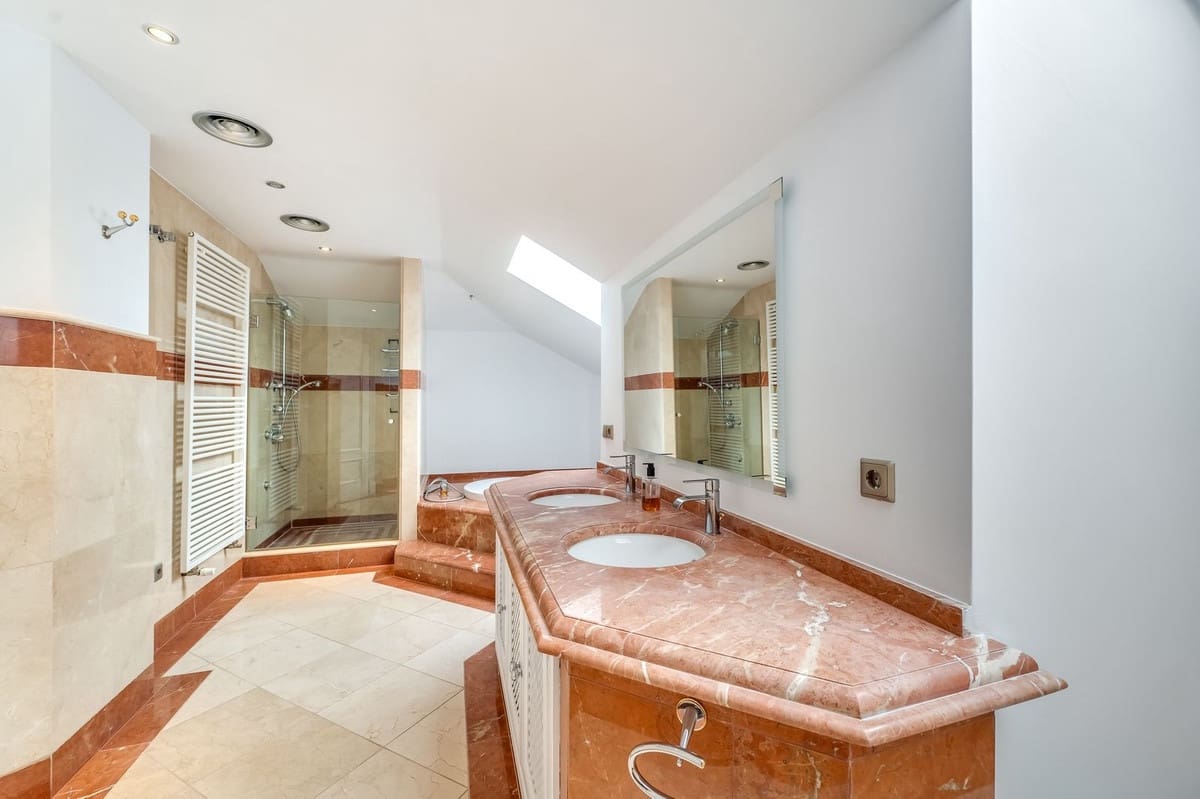4 slaapkamer Villa te koop in Rio Real met garage - € 1.990.000 (Ref: 9080921)