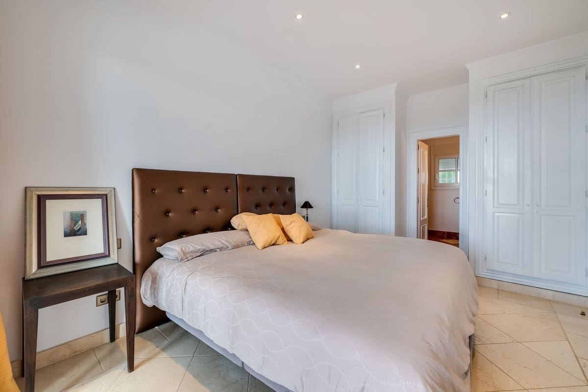 4 slaapkamer Villa te koop in Rio Real met garage - € 1.990.000 (Ref: 9080921)