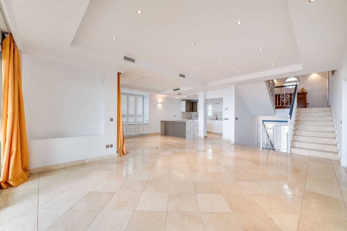 4 slaapkamer Villa te koop in Rio Real met garage - € 1.990.000 (Ref: 9080921)