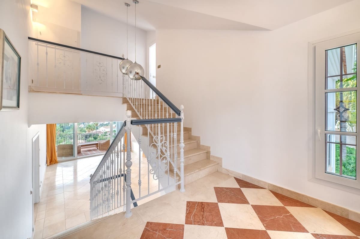 4 slaapkamer Villa te koop in Rio Real met garage - € 1.990.000 (Ref: 9080921)