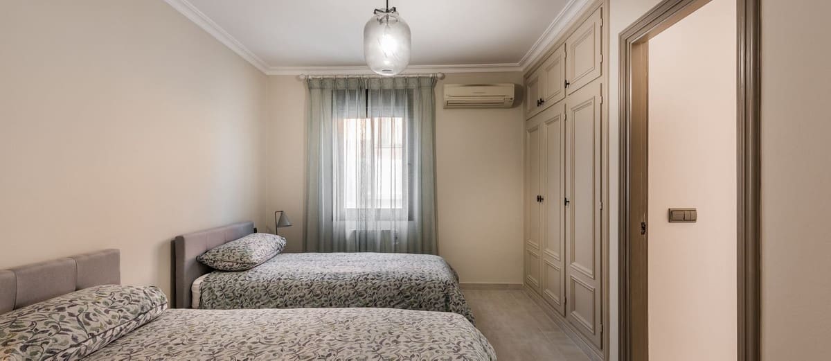 5 sypialnia Willa na sprzedaż w Rio Real z garażem - 1 800 000 € (Ref: 9080922)