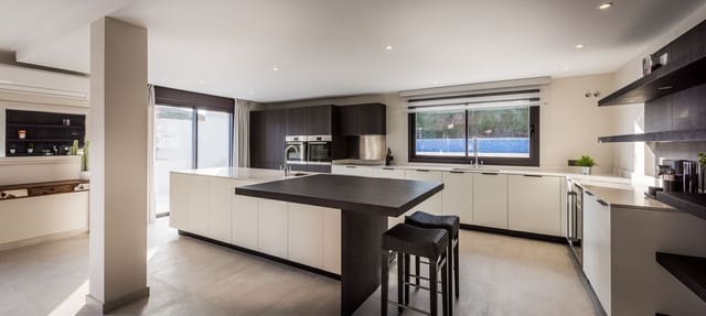 5 sypialnia Willa na sprzedaż w Río Real, Marbella z garażem - 1 800 000 € (Ref: 9080922)