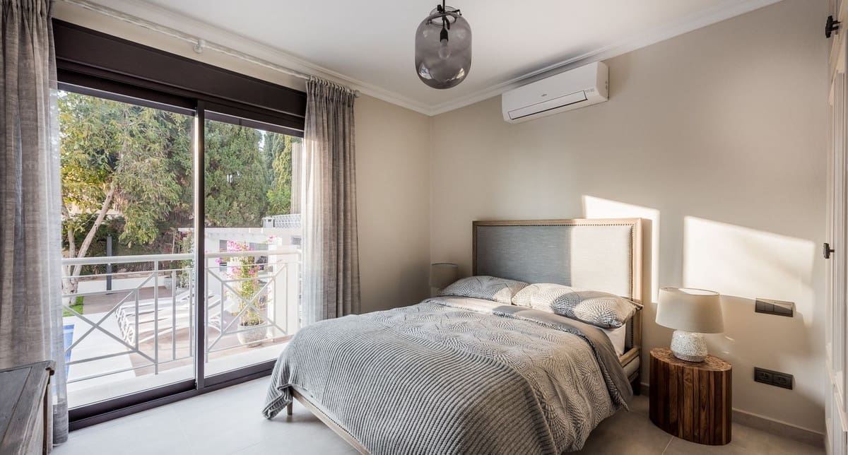 5 sypialnia Willa na sprzedaż w Rio Real z garażem - 1 800 000 € (Ref: 9080922)