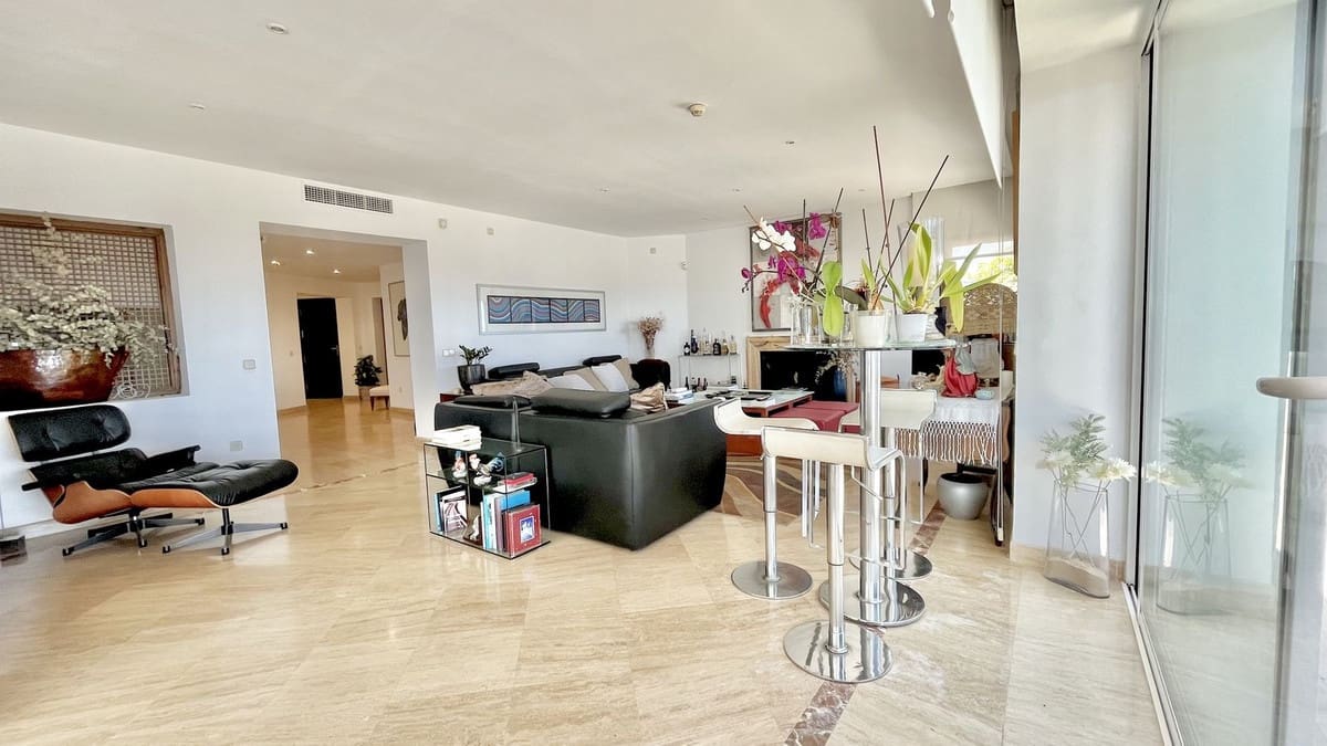 2 bedroom Apartment for sale in Rio Real - € 1,200,000 (Ref: 9080924)