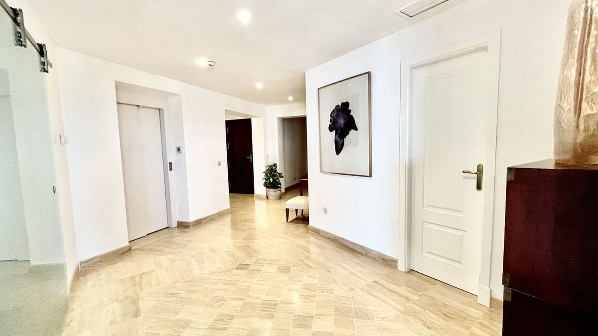 2 bedroom Apartment for sale in Rio Real - € 1,200,000 (Ref: 9080924)