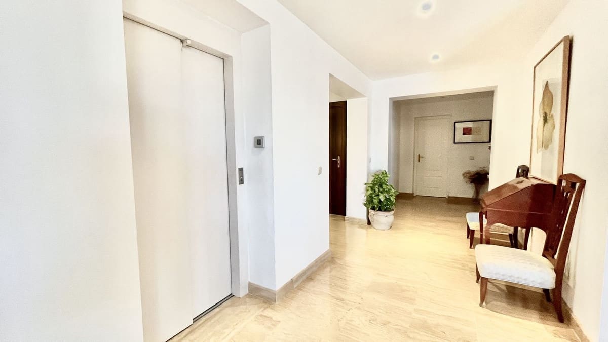 2 bedroom Apartment for sale in Rio Real - € 1,200,000 (Ref: 9080924)
