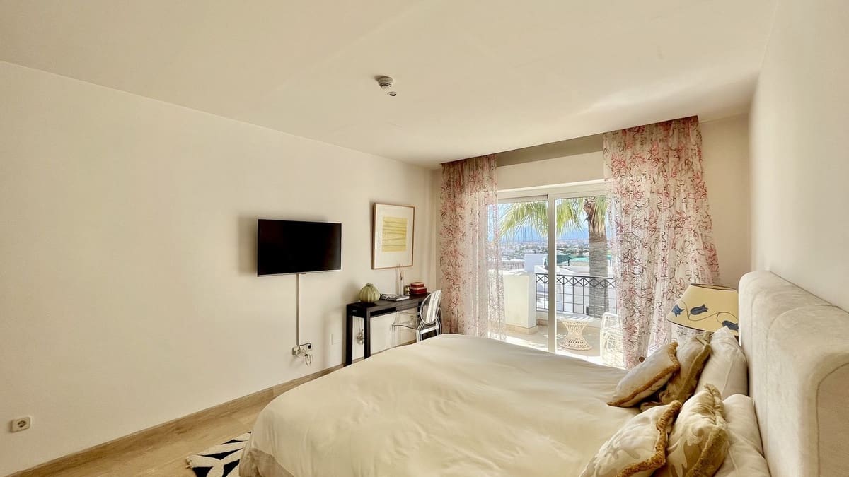 2 bedroom Apartment for sale in Rio Real - € 1,200,000 (Ref: 9080924)